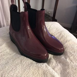 Burgundy Nicole Miller short rainboots